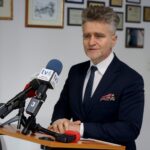 27.01.2020. Kielce. Podpisanie umów w ramach „Ogólnopolskiego programu gospodarki wodno-ściekowej poza granicami aglomeracji ujętych w Krajowym Programie Oczyszczania Ścieków Komunalnych”. Na zdjęciu: Krzysztof Słoń - senator PiS / Piotr Kwaśniewski / Radio Kielce