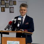 27.01.2020. Kielce. Podpisanie umów w ramach „Ogólnopolskiego programu gospodarki wodno-ściekowej poza granicami aglomeracji ujętych w Krajowym Programie Oczyszczania Ścieków Komunalnych”. Na zdjęciu: Krzysztof Słoń - senator PiS / Piotr Kwaśniewski / Radio Kielce