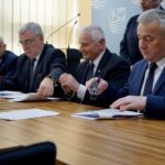 27.01.2020. Kielce. Przyznanie środków na realizację zadań inwestycyjnych w obiektach pełniących funkcje kulturalne. Na zdjęciu (od lewej): Mariusz Gosek - członek zarządu województwa świętokrzyskiego, Andrzej Bętkowski - marszałek województwa świętokrzyskiego, Marek Jońca - członek zarządu województwa świętokrzyskiego i Leszek Kuca - wójt gminy Ruda Maleniecka / Piotr Kwaśniewski / Radio Kielce