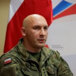 30.01.2020. Kielce. Podpisanie zarządzenia wojewody dotyczącego wyznaczenia miejsca do niszczenia materiałów wybuchowych. Na zdjęciu: płk Paweł Chabielski - komendant Centrum Przygotowań do Misji Zagranicznych w Kielcach / Piotr Kwaśniewski / Radio Kielce