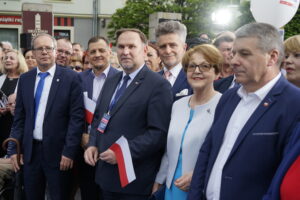 Na zdjęciu (od lewej): Andrzej Gąsior - wójt Nowej Słupi, Jacek Toś - dyrektor oddziału terenowego KOWR w Kielcach, Marek Kwitek - poseł PiS, Krzysztof Słoń - senator PiS, Maria Zuba - posłanka PiS i Bogdan Latosiński - poseł PiS / Piotr Kwaśniewski / Radio Kielce