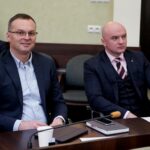 19.12.2019. Kielce. Sesja Rady Miasta Kielce. Na zdjęciu (od lewej): Arkadiusz Ślipikowski - radny Rady Miasta Kielce i Rafał Nowak - wicewojewoda świętokrzyski / Piotr Kwaśniewski / Radio Kielce