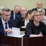19.12.2019. Kielce. Sesja Rady Miasta Kielce. Na zdjęciu (od lewej): Bogdan Wenta - prezydent Kielc i Bożena Szczypiór - wiceprezydent Kielc / Piotr Kwaśniewski / Radio Kielce