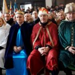 06.01.2020 Samsonów. Orszak Trzech Króli. Na zdjęciu (od lewej): wicemarszałek Renata Janik, senator Krzysztof Słoń, Wojciech Ślefarski - wójt Zagnańska i Marek Miazga - nadleśniczy Nadleśnictwa Zagnańsk / Michał Kita / Radio Kielce