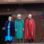 06.01.2020 Samsonów. Orszak Trzech Króli. Na zdjęciu (od lewej): senator Krzysztof Słoń, Marek Miazga - nadleśniczy Nadleśnictwa Zagnańsk i Wojciech Ślefarski - wójt Zagnańska / Michał Kita / Radio Kielce