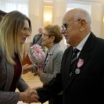 10.01.2020. Kielce. Wręczenie medali za długoletnie pożycie małżeńskie. Na zdjęciu (od lewej): Joanna Winiarska - wiceprzewodnicząca Rady Miasta Kielce, Krystyna Szymczyk i Mirosław Szymczyk / Piotr Kwaśniewski / Radio Kielce