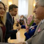 10.01.2020. Kielce. Wręczenie medali za długoletnie pożycie małżeńskie. Na zdjęciu (od lewej): Joanna Winiarska - wiceprzewodnicząca Rady Miasta Kielce, Kamil Suchański - przewodniczący Rady Miasta Kielce, Anna Waligóra i Zdzisław Waligóra / Piotr Kwaśniewski / Radio Kielce