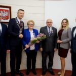 10.01.2020. Kielce. Wręczenie medali za długoletnie pożycie małżeńskie. Na zdjęciu (od lewej): Arkadiusz Kubiec - wiceprezydent Kielc, Bogdan Wenta - prezydent Kielc, Irena Nosek, Marian Nosek, Joanna Winiarska - wiceprzewodnicząca Rady Miasta Kielce i Kamil Suchański - przewodniczący Rady Miasta Kielce / Piotr Kwaśniewski / Radio Kielce