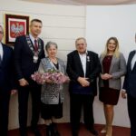 10.01.2020. Kielce. Wręczenie medali za długoletnie pożycie małżeńskie. Na zdjęciu (od lewej): Arkadiusz Kubiec - wiceprezydent Kielc, Bogdan Wenta - prezydent Kielc, Janina Orlińska, Ryszard Orliński, Joanna Winiarska - wiceprzewodnicząca Rady Miasta Kielce i Kamil Suchański - przewodniczący Rady Miasta Kielce / Piotr Kwaśniewski / Radio Kielce