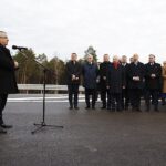 18.12.2019. Skarżysko-Kamienna. Otwarcie trasy S7. Na zdjęciu (od lewej): Andrzej Adamczyk - minister infrastruktury, Andrzej Pruś - przewodniczący sejmiku województwa, marszałek Andrzej Bętkowski, wojewoda Zbigniew Koniusz, poseł Krzysztof Lipiec, poseł Andrzej Kryj, wiceminister Piotr Wawrzyk, poseł Marek Kwitek, wiceminister Anna Krupka, poseł Agata Wojtyszek i Maria Zuba - doradca wojewody świętokrzyskiego / Jarosław Kubalski / Radio Kielce