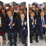 Michniów. Uroczystości w rocznicę pacyfikacji wsi przez Niemców. Na zdjęciu (od lewej): wojewoda Agata Wojtyszek, Mariusz Ściana - członek zarządu powiatu kieleckiego, Marek Bogusławski - członek zarządu województwa, Andrzej Pruś - przewodniczący sejmiku województwa, poseł Bogdan Latosiński i Paweł Faryna - starosta jędrzejowski / Jarosław Kubalski / Radio Kielce
