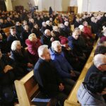 16.01.2020. Starachowice. Jarosław Kaczyński, prezes PiS, uczestniczył w mszy świętej w przededniu rocznicy śmierci swojej matki - Jadwigi Kaczyńskiej. Nabożeństwo odbyło się w kościele pod wezwaniem Wszystkich Świętych / Jarosław Kubalski / Radio Kielce