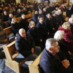 16.01.2020. Starachowice. Jarosław Kaczyński, prezes PiS, uczestniczył w mszy świętej w przededniu rocznicy śmierci swojej matki - Jadwigi Kaczyńskiej. Nabożeństwo odbyło się w kościele pod wezwaniem Wszystkich Świętych / Jarosław Kubalski / Radio Kielce