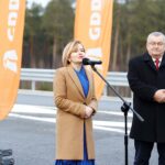 18.12.2019. Skarżysko-Kamienna. Otwarcie trasy S7. Na zdjęciu (od lewej): wiceminister Anna Krupka i Andrzej Adamczyk - minister infrastruktury / Jarosław Kubalski / Radio Kielce