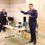 11.01.2020 Kielce. Spotkanie z Szymonem Hołownią w WBP / Jarosław Kubalski / Radio Kielce