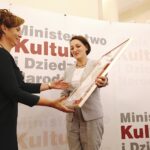 18.09.2019 Warszawa. Uroczystość wręczenia certyfikatu wpisu Krzemionek Opatowskich na listę UNESCO. Na zdjęciu (od lewej): Beata Kobiałka - pełniąca obowiązki dyrektora Muzeum Archeologicznego i Rezerwatu „Krzemionki” i Magdalena Gawin - wiceminister kultury i dziedzictwa narodowego / Jarosław Kubalski / Radio Kielce