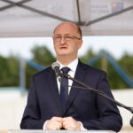 Michniów. Uroczystości w rocznicę pacyfikacji wsi przez Niemców. Na zdjęciu: Piotr Wawrzyk - podsekretarz stanu w MSZ / Jarosław Kubalski / Radio Kielce