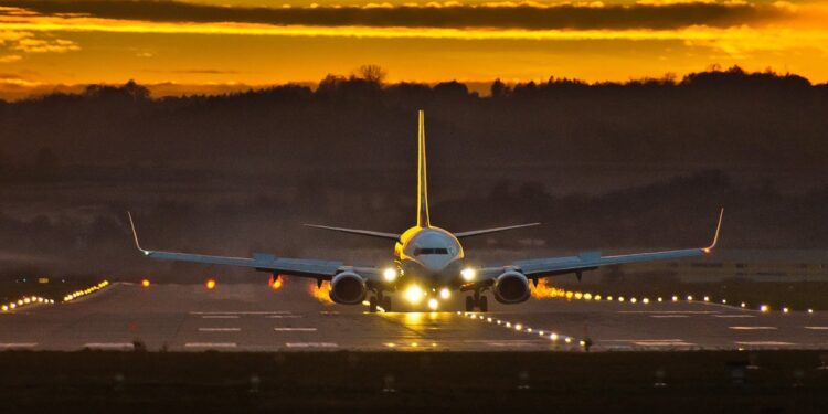 LOT zawiesza połączenie z Pekinem! - Radio Kielce Port lotniczy Kraków-Balice / Wiktor Taszłow / Radio Kielce