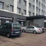 20.01.2020. Kielce. Skrzyżowanie ulic Radiowej i Tysiąclecia Państwa Polskiego. Przejście dla pieszych drogą na... parking / Radio Kielce