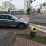 20.01.2020. Kielce. Skrzyżowanie ulic Radiowej i Tysiąclecia Państwa Polskiego. Przejście dla pieszych drogą na... parking / Radio Kielce