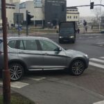 20.01.2020. Kielce. Skrzyżowanie ulic Radiowej i Tysiąclecia Państwa Polskiego. Przejście dla pieszych drogą na... parking / Radio Kielce