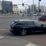 20.01.2020. Kielce. Skrzyżowanie ulic Radiowej i Tysiąclecia Państwa Polskiego. Przejście dla pieszych drogą na... parking / Radio Kielce
