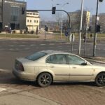 20.01.2020. Kielce. Skrzyżowanie ulic Radiowej i Tysiąclecia Państwa Polskiego. Przejście dla pieszych drogą na... parking / Radio Kielce