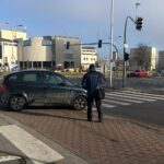 20.01.2020. Kielce. Skrzyżowanie ulic Radiowej i Tysiąclecia Państwa Polskiego. Przejście dla pieszych drogą na... parking / Radio Kielce