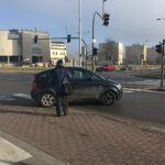 20.01.2020. Kielce. Skrzyżowanie ulic Radiowej i Tysiąclecia Państwa Polskiego. Przejście dla pieszych drogą na... parking / Radio Kielce