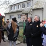 06.01.2020. Kazimierza Wielka. Orszak Trzech Króli. Na zdjęciu (od lewej): Krzysztof Lipiec - poseł PiS, Andrzej Pruś - przewodniczący Sejmiku Województwa Świętokrzyskiego i Zbigniew Koniusz - wojewoda świętokrzyski / Marta Gajda / Radio Kielce