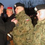 18.01.2020. Bodzentyn. Zakończenie Marszu Szlakiem Powstańców Styczniowych Suchedniów-Bodzentyn. Na zdjęciu: odznaczenia Pro Patria i Pro Bono Polonia wręcza Jan Józef Kasprzyk - Jan Józef Kasprzyk - szef Urzędu ds. Kombatantów i Osób Represjonowanych / Anna Głąb / Radio Kielce