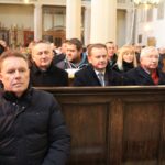 26.01.2020. Wiślica. Msza święta z okazji 700-lecia koronacji Władysława Łokietka na króla Polski. Na zdjęciu (od lewej): Jacek Gocyk - przewodniczący Rady Miejskiej w Wiślicy, Zbigniew Koniusz - wojewoda świętokrzyski, Jarosław Jaworski - burmistrz Wiślicy i Krzysztof Lipiec - lider świętokrzyskich struktur PiS / Marta Gajda / Radio Kielce