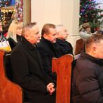 26.01.2020. Wiślica. Msza święta z okazji 700-lecia koronacji Władysława Łokietka na króla Polski. Na zdjęciu (w pierwszym rzędzie): Jacek Gocyk - przewodniczący Rady Miejskiej w Wiślicy. W drugim rzędzie (od lewej): Zbigniew Koniusz - wojewoda świętokrzyski, Jarosław Jaworski - burmistrz Wiślicy i Krzysztof Lipiec - lider świętokrzyskich struktur PiS / Marta Gajda / Radio Kielce