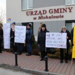 29.01.2020. Michałów. Pikieta w obronie szkoły w Sędowicach / Marta Gajda / Radio Kielce