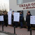 29.01.2020. Michałów. Pikieta w obronie szkoły w Sędowicach / Marta Gajda / Radio Kielce