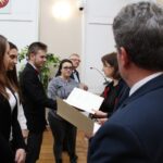 31.01.2020. Busko-Zdrój. Uczniowie z powiatu buskiego otrzymali stypendium Prezesa Rady Ministrów / Marta Gajda / Radio Kielce