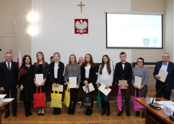 31.01.2020. Busko-Zdrój. Uczniowie z powiatu buskiego otrzymali stypendium Prezesa Rady Ministrów / Marta Gajda / Radio Kielce