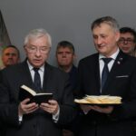 31.01.2020. Pińczów. Spotkanie opłatkowe działaczy PiS. Na zdjęciu od lewej: Krzysztof Lipiec - poseł PiS, Zbigniew Koniusz - wojewoda świętokrzyski / Marta Gajda / Radio Kielce