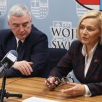16.01.2020. Kielce. Podpisanie umów na wsparcie szkolnictwa zawodowego w regionie. Na zdjęciu (od lewej): Andrzej Bętkowski - marszałek woj. świętokrzyskiego, Renata Janik - wicemarszałek woj. świętokrzyskiego / Urzad Marszałkowski Województwa świętokrzyskiego