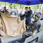 Kielce. Odsłonięcie repliki ławeczki Andrzeja Koziei przy ul. Jagiellońskiej / Jarosław Kubalski / Radio Kielce