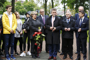 Kielce. Odsłonięcie repliki ławeczki Andrzeja Koziei przy ul. Jagiellońskiej / Jarosław Kubalski / Radio Kielce