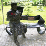 Kielce. Odsłonięcie repliki ławeczki Andrzeja Koziei przy ul. Jagiellońskiej / Jarosław Kubalski / Radio Kielce