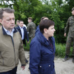 Zawichost. Wizyta wicepremier Beaty Szydło i ministra Mariusza Błaszczaka. Na zdjęciu: Mariusz Błaszczak - minister obrony narodowej i wicepremier Beata Szydło / Jarosław Kubalski / Radio Kielce