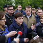 Zawichost. Wizyta wicepremier Beaty Szydło i ministra Mariusza Błaszczaka. Na zdjęciu (od lewej): wojewoda Agata Wojtyszek, wicepremier Beata Szydło, Mariusz Błaszczak - minister obrony narodowej, poseł Marek Kwitek i wiceminister Anna Krupka / Jarosław Kubalski / Radio Kielce