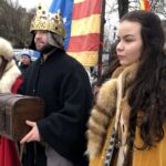 06.01.2020 Sandomierz. Orszak Trzech Króli. Na zdjęciu (w środku): Aleksy Korga - członek Chorągwi Rycerstwa Ziemi Sandomierskiej / Grażyna Szlęzak-Wójcik / Radio Kielce