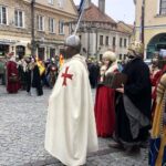 06.01.2020 Sandomierz. Orszak Trzech Króli. Na zdjęciu (w środku): Aleksy Korga - członek Chorągwi Rycerstwa Ziemi Sandomierskiej / Grażyna Szlęzak-Wójcik / Radio Kielce