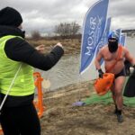 11.01.2020 Sandomierz. Zimowa przeprawa Wisły wpław / Grażyna Szlęzak-Wójcik / Radio Kielce