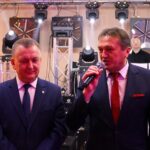 25.01.2020. Małogoszcz. Studniówka Powiatowego Zespołu Szkół w Chęcinach. Na zdjęciu (od lewej): Robert Jaworski - burmistrz Chęcin i Mirosław Gębski - starosta kielecki / Piotr Kwaśniewski / Radio Kielce