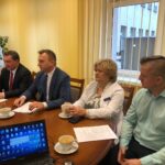 31.01.2020 Sandomierz. Konferencja w szpitalu. Od lewej: Marek Kos - dyrektor szpitala, Marcin Piwnik - starosta sandomierski, Beata Wiater - wicedyrektor szpitala, Tomasz Ćwiertnia - audytor / Grażyna Szlęzak-Wójcik / Radio Kielce