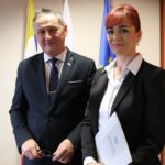 23.01.2020. Kielce. Powołanie nowego Świętokrzyskiego Wojewódzkiego Inspektora Inspekcji Handlowej. Na zdjęciu (od lewej): Zbigniew Koniusz - wojewoda świętokrzyski i Urszula Łutczyk - Świętokrzyski Wojewódzki Inspektor Inspekcji Handlowej / Świętokrzyski Urząd Wojewódzki w Kielcach